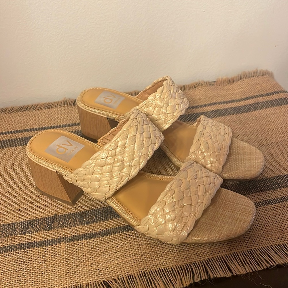 [Dolce Vita] “Stacy” Natural Raffia Sandals - Size 8 NWT
